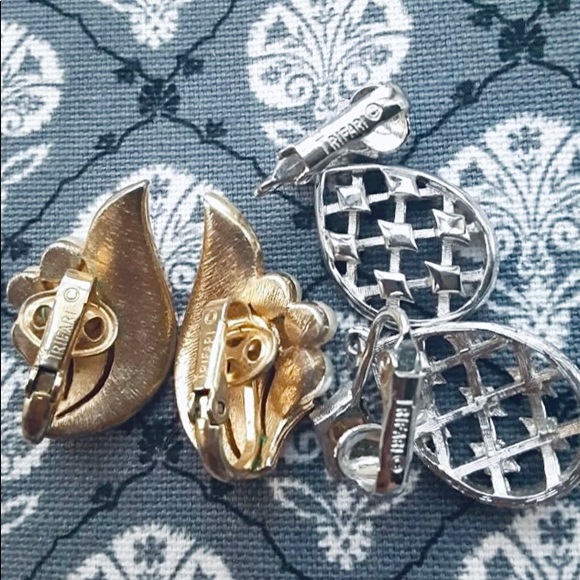 Vintage Trifari Earrings Pearls & Drops - Picture 5 of 6